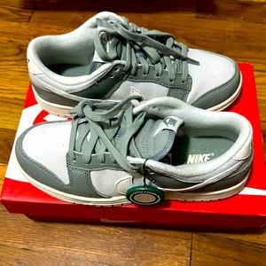 Dunk Low ‘Mica Green’